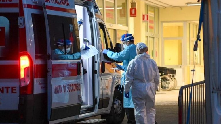 Taranto, sparatoria in un stabilimento balneare: dieci persone ferite