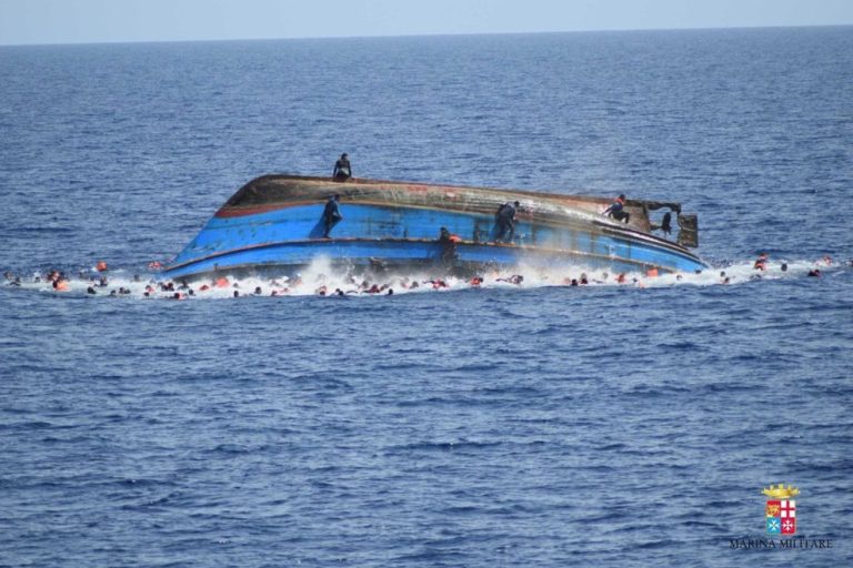 Migranti, naufragio a largo della Tunisia: morte almeno 57 persone