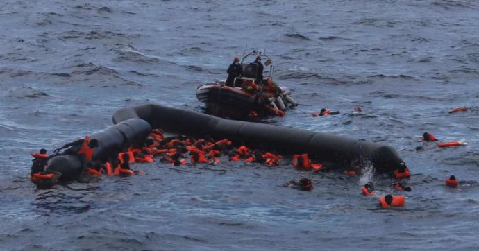 Migranti, naufragio a largo delle coste tunisine: 17 persone morte, 160 salvate dalla Guardia costiera