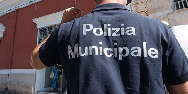 Roma, smaltimento illegale di rifiuti: denunciate cinque persone