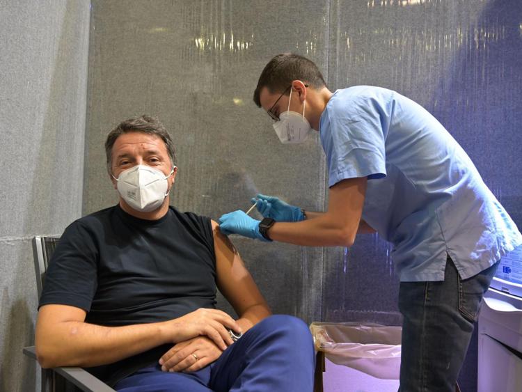 Firenze: si è vaccinato Matteo Renzi