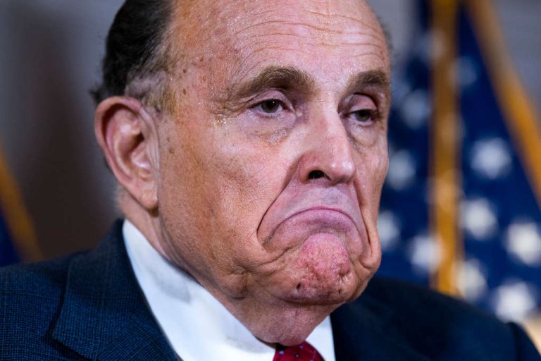 New York: ritirata la licenza di avvocato a Rudolph Giuliani