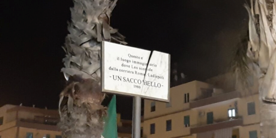 Danneggiata la targa dedicata a Carlo Verdone