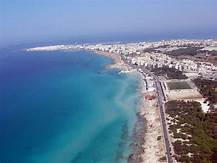 Gallipoli, chiuso uno stabilimento: centinaia di giovani a ballare senza mascherina e senza distanziamento”