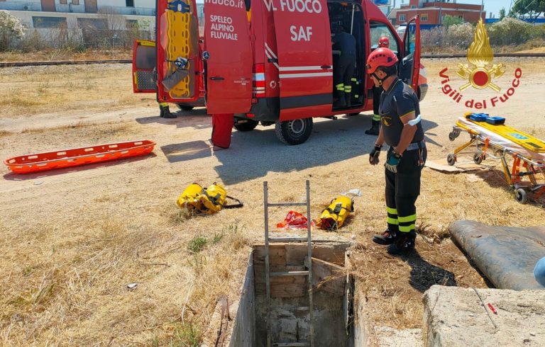 Bari, operaio cade in un pozzo: è stato tratto in salvo dai vigili del fuoco