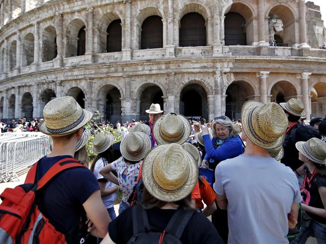 Turismo, segnali di ripresa nell’estate 2021: 33 milioni di turisti con una crescita del 21%