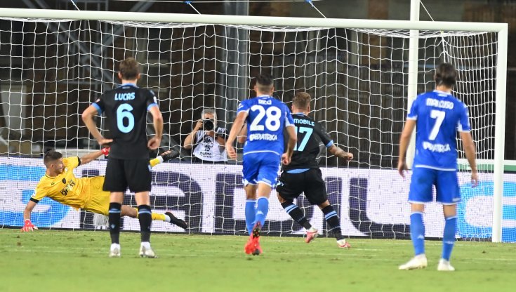 Calcio, al via il Campionato: tra le grandi 4 a 0 dell’Inter al Genoa e vittoria della Lazio contro l’Empoli