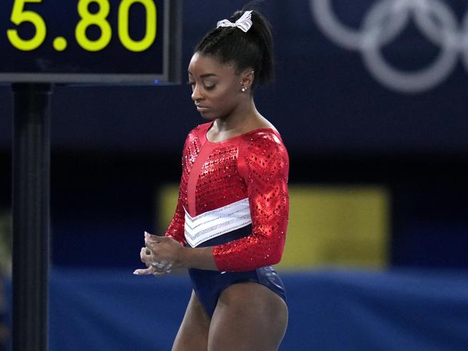 Olimpiadi, Simone Biles ci ripensa: gareggerà nella finale della trave femminile