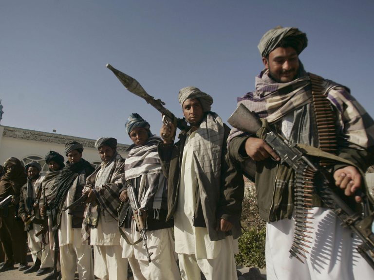 Afghanistan, continuano i violenti combattimenti tra i talebani e le truppe governative a Herat