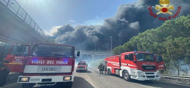 Emergenza incendi, in Abruzzo ferite cinque persone. Brucia la Pineta Dannunziana