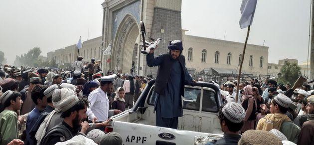 Addio all’Afghanistan libero: con i talebani nasce l’Emirato Islamico