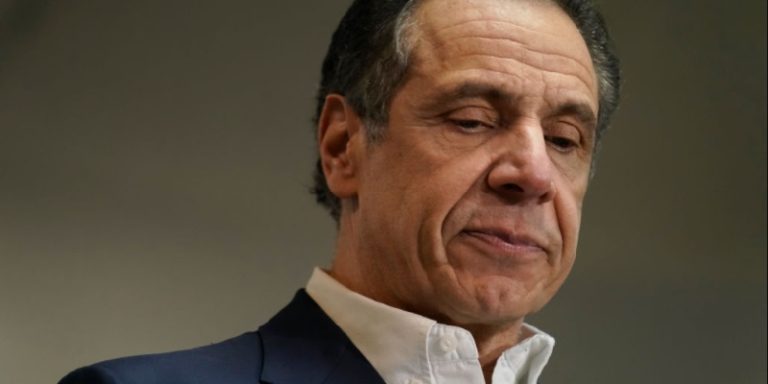 Usa, Andrew Cuomo si è arreso: dimissioni da governatore per le accuse di molestie sessuali