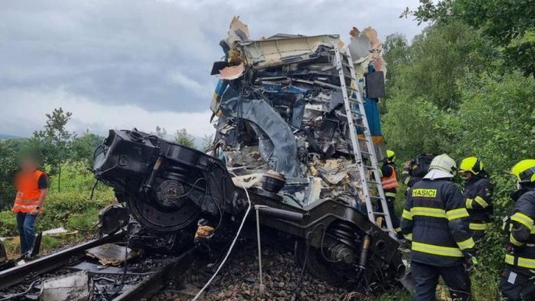 Repubblica Ceca: incidente ferroviario, tre morti e trenta feriti. Forse un errore umano
