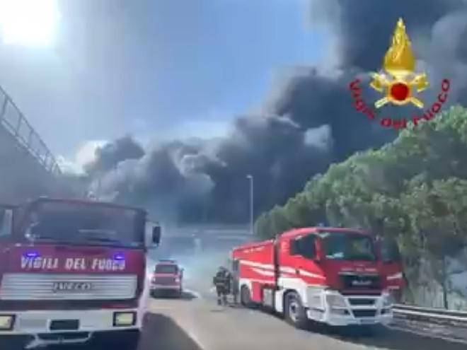 Incendi a Pescara, i danni dei roghi sono ingentissimi. Trenta persone ferite