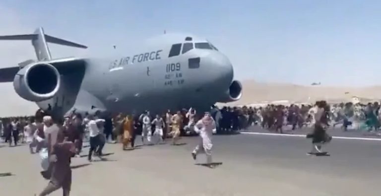 Afghanistan, massimo sforzo logistico degli Usa per completare l’evacuazione dei profughi entro il 31 agosto