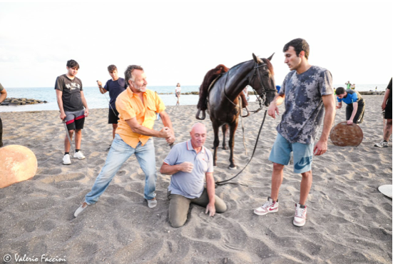 L’attore-regista Agostino De Angelis in scena con lo spettacolo teatrale multimediale “Eneide”