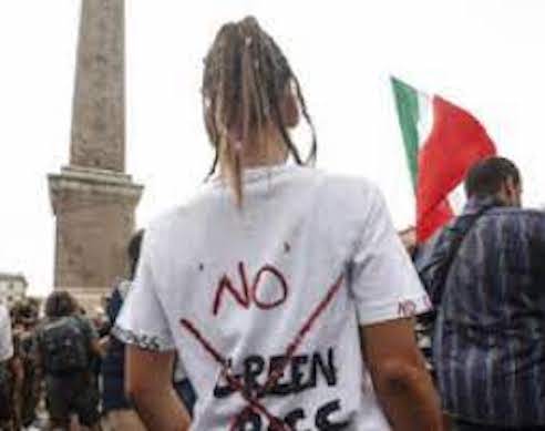 Piazza della Rotonda: sit in non autorizzato contro il Green pass: identificate 39 persone