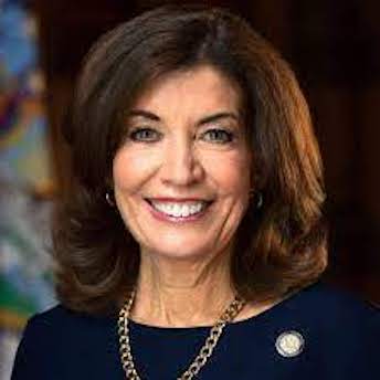 Usa, Kathy Hochul è la prima donna governatrice dello Stato di New York