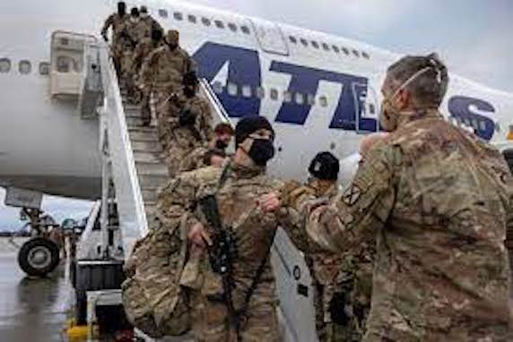 Afghanistan, finita oggi l’occupazione ventennale degli Usa: I Talebani ora hanno il pieno controllo all’aeroporto internazionale Hamid Karzai di Kabul
