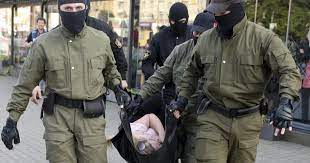 Kiev, trovato impiccato l’attivista bielurusso Vital Shyshiu