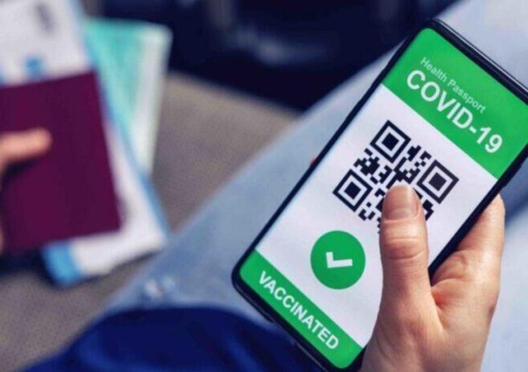 Covid, appello di 150 docenti universitari contro il Green pass