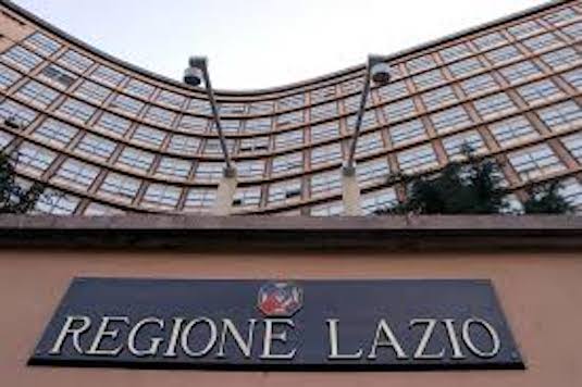 Covid, la Regione Lazio sta valutando di imporre l’obbligo la mascherina all’aperto in zona bianca