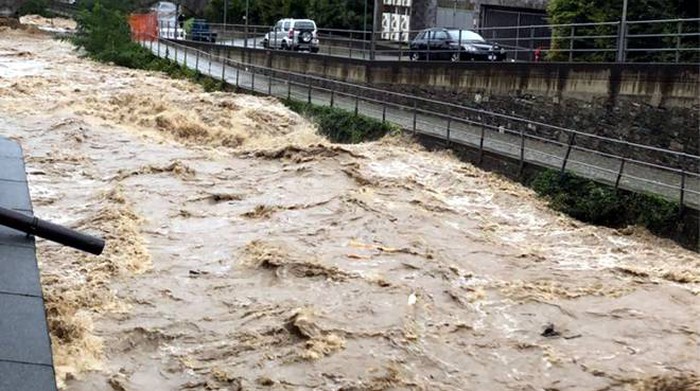 Lecco, allerta massima nella provincia per il maltempo: evacuate 120 persone da un campeggio