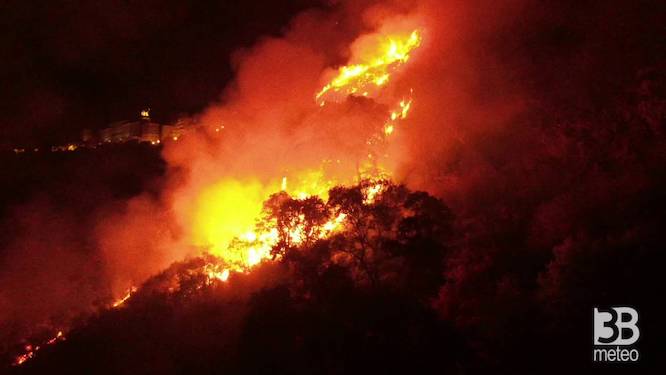 Emergenza incendi al sud e caldo torrido in 15 città in Italia
