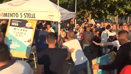 Milano, il gazebo distrutto del M5S. Parla il ministro Di Maio: “Incivili, questa di sicuro non è democrazia”