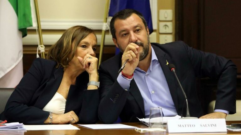 Governo, nel “mirino” di Salvini ora c’è la ministra Lamorgese: “Sull’emergenza immigrati ha fallito”