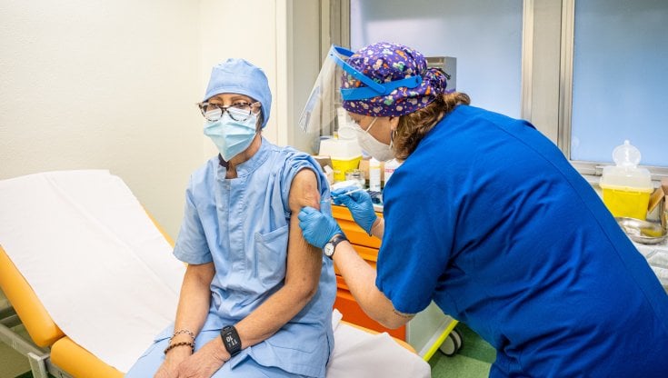 Covid, in Liguria sospesi quattro medici perchè non vaccinati