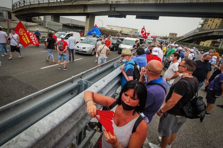 La protesta dei lavoratori Whirlpool: bloccata stamane  l’A1 all’altezza di Napoli Est