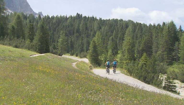 Plan de Gralba (Val Gardena), muore un turista romano dopo una caduta dalla bicicletta