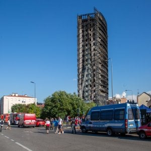 Rogo alla Torre dei Moro: Banca Mediolaum offre 100mila euro a fondo perduto per i condomini