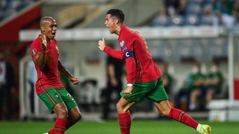 Calcio, doppietta di Ronaldo con il Portogallo per le qualificazioni ai Mondiali 2022