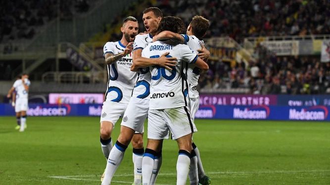 Calcio, l’Inter batte la Fiorentina e raggiunge il Napoli in testa alla classifica