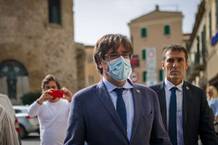 Sassari, è stato sospeso il processo di estradizione dall’Italia a carico di Carles Puigdemont
