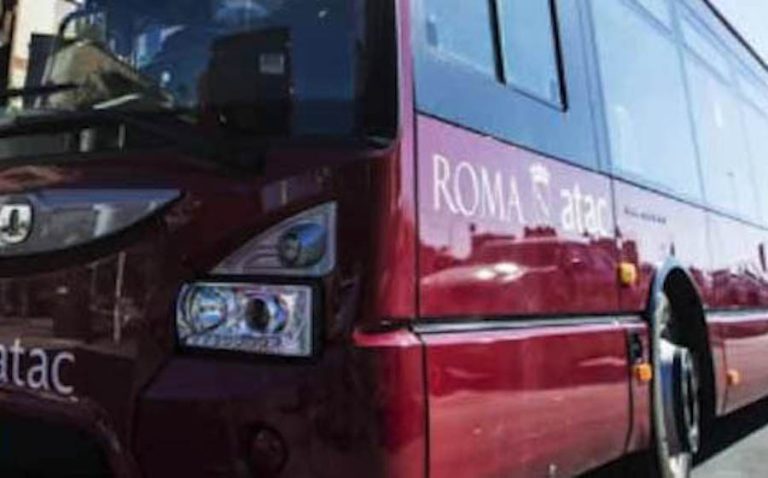 Ottavia, madre e i suoi tre figli per una lite di viabilità hanno aggredito il conducente di un autobus