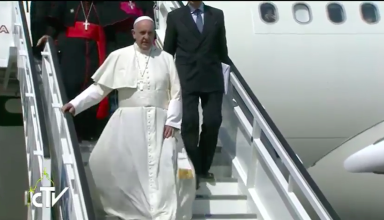 Papa Francesco ha concluso la visita a Cipro: la visita pastorale prosegue in Grecia
