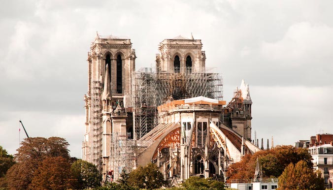 Parigi, terminata la fase della messa in sicurezza di Notre-Dame: la cattedrale sarà riaperta nel 2024