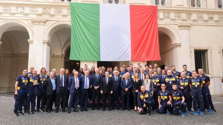 Quirinale, il presidente Mattarella riceve le nazionali femminili e maschili di pallavolo campioni d’Europa