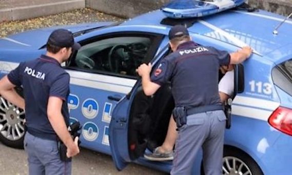 Napoli, massacra di botte una 75enne al punto da ridurla in uno stato semi-vegetativo: arrestato un 41enne