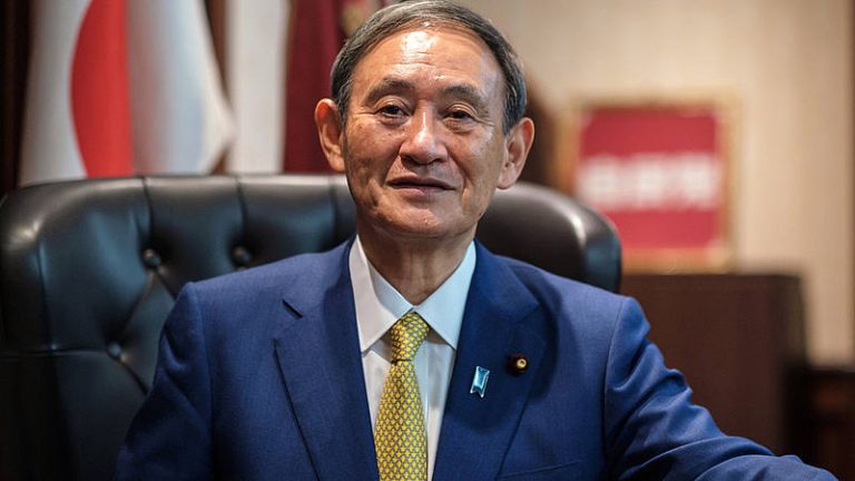 Giappone, il primo ministro Suga non si candiderà per la rielezione