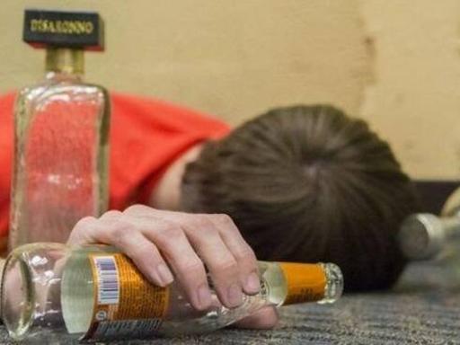 Firenze: negli ultimi giorni cinque minorenni in coma etilico per abuso di alcol