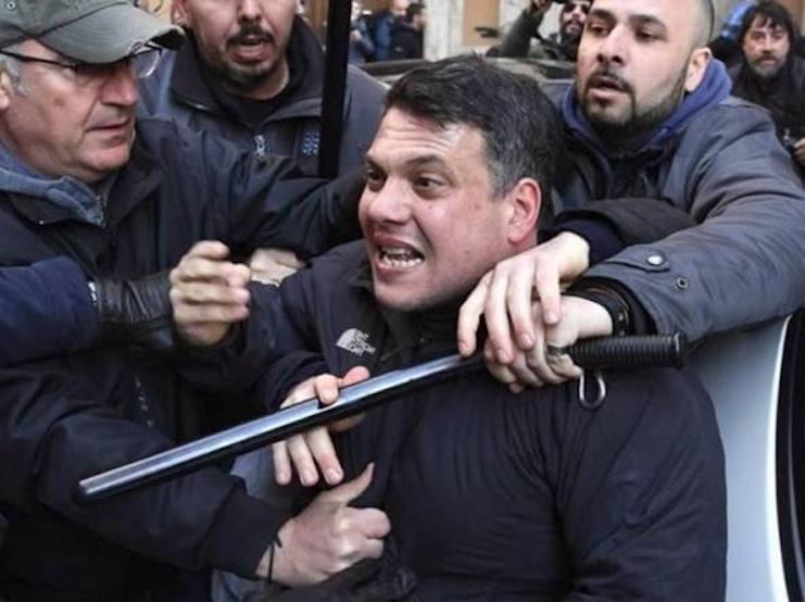 Roma, chiesto il rinvio a giudizio per 9 persone tra cui Giuliano Castellino per i tafferugli in piazza del Popolo