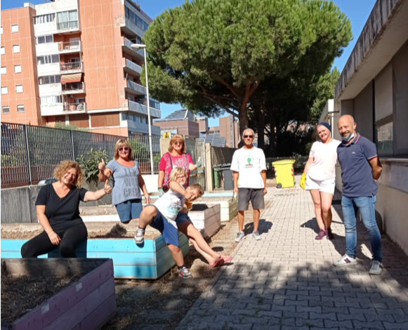 Alla “Ladispoli 1” genitori e docenti in azione per la pulizia del verde