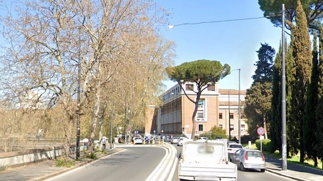Roma, incidente sul Lungotevere: morto un 22enne e altri tre ragazzi feriti