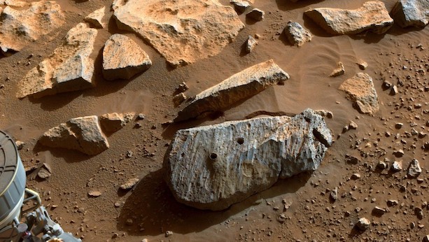 Marte: sarebbero state a contatto con l’acqua per un lungo periodo i due campioni di roccia del “pianeta rosso”
