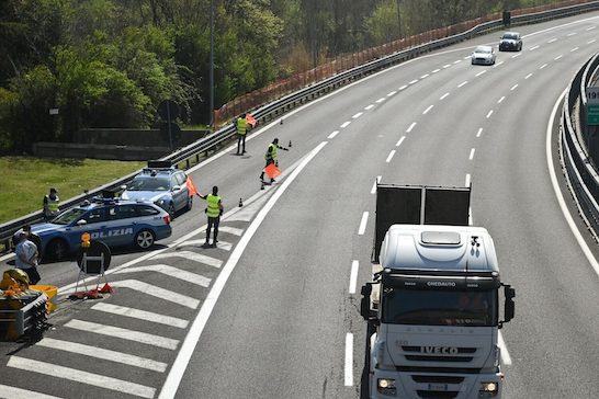 A14 tratto Bologna-Taranto: operaio travolto e ucciso da una macchina mentre stava lavorando