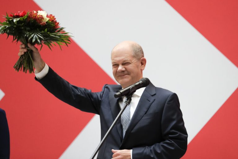 Elezioni in Germania, il ritratto del futuro cancelliere Olaf Scholz